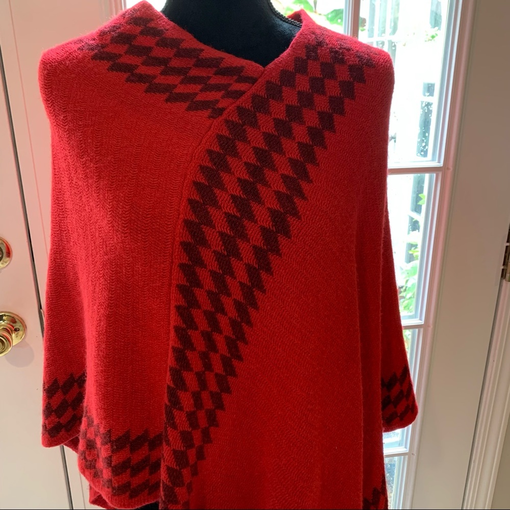 White Mark poncho, one size, fringe trim, red diamond design RN 125592.